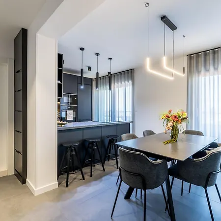 Noire Apartment