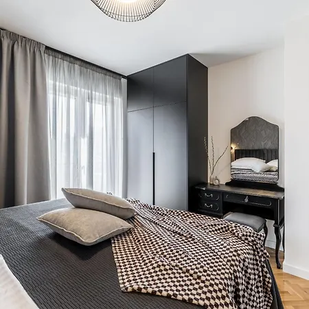Noire Apartment